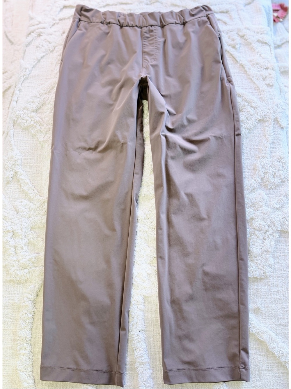 Vuori Women’s Performance Pants Taupe Pull-On Stretch Ankle Pants